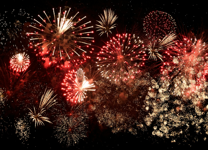 横に広がる打ち上げ花火